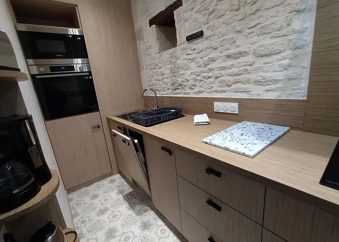 Residentielles Avec Cuisine Au Manoir De Mathan A 5 Mn D'arromanches Et 10 Mn De Bayeux Crépon